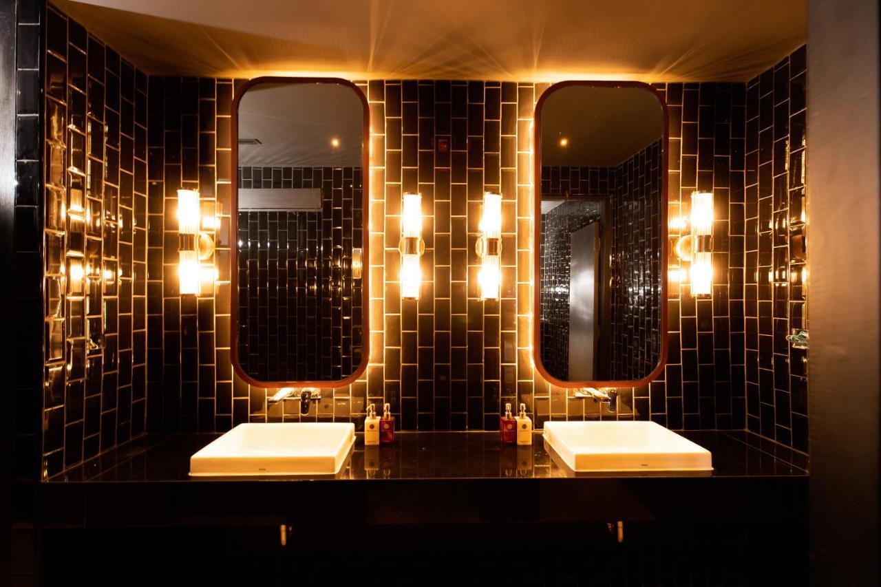 The Gravitique Hotel Khaosan Бангкок Экстерьер фото